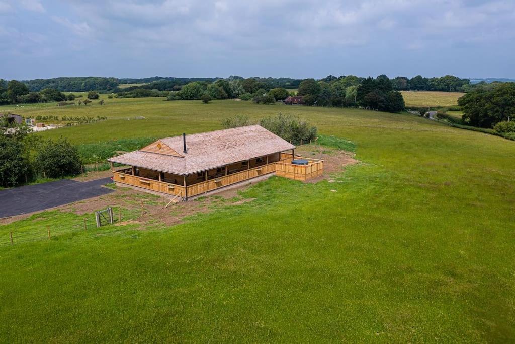Luxury Log Cabin With A Hot Tub Stone  Екстер'єр фото