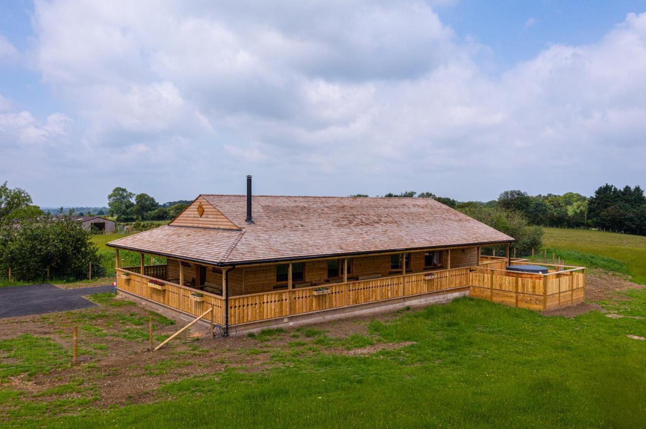 Luxury Log Cabin With A Hot Tub Stone  Екстер'єр фото